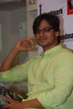 Vivek Oberoi at Secret of Nagas book launch in Mumbai on 19th Aug 2011 (38).JPG